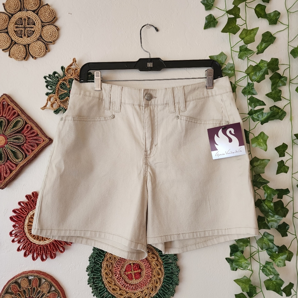 Gloria Vanderbilt Beige Women's Shorts